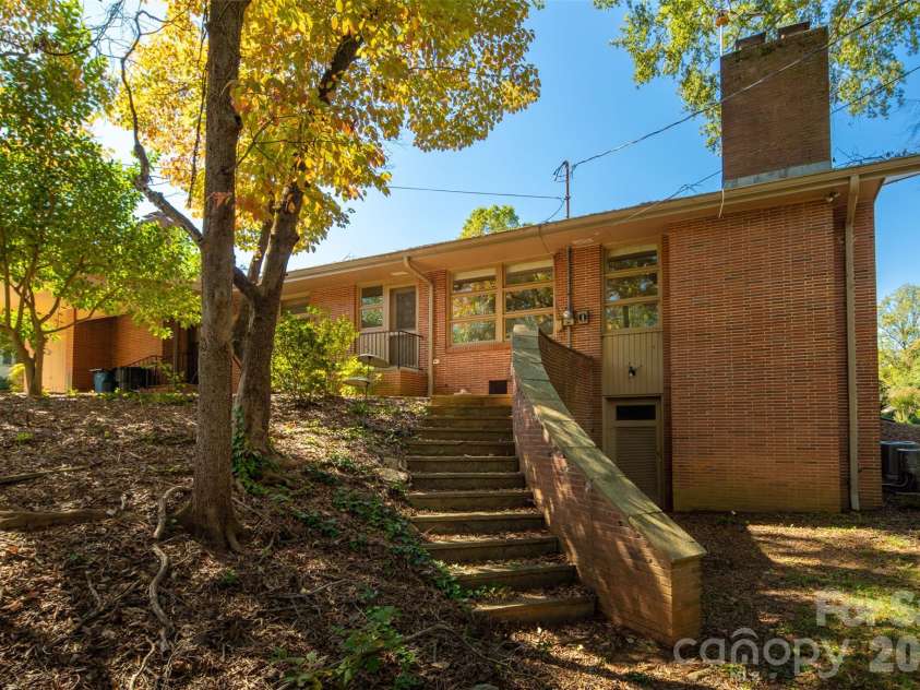 160 17th Avenue, Hickory, NC 28601.  MLS# CAR4435976, YatesRealty ID 57680. 