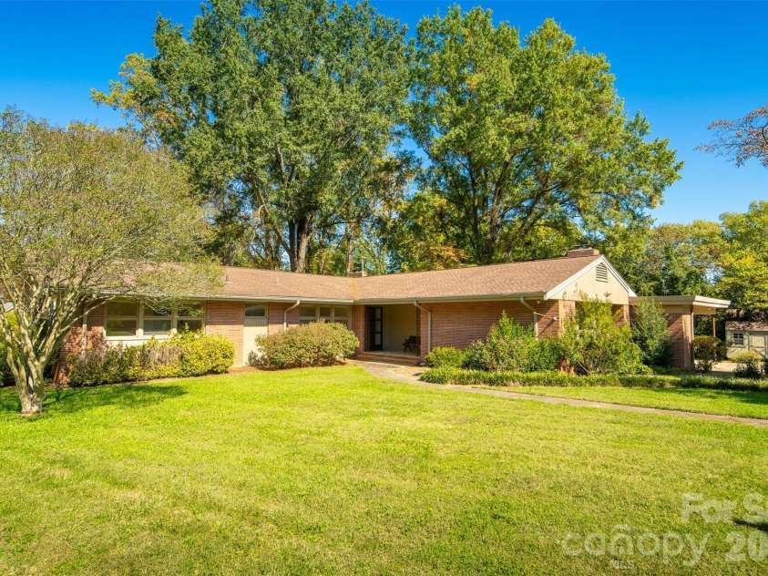 160 17th Avenue, Hickory, NC 28601.  MLS# CAR4435976, YatesRealty ID 57680. 