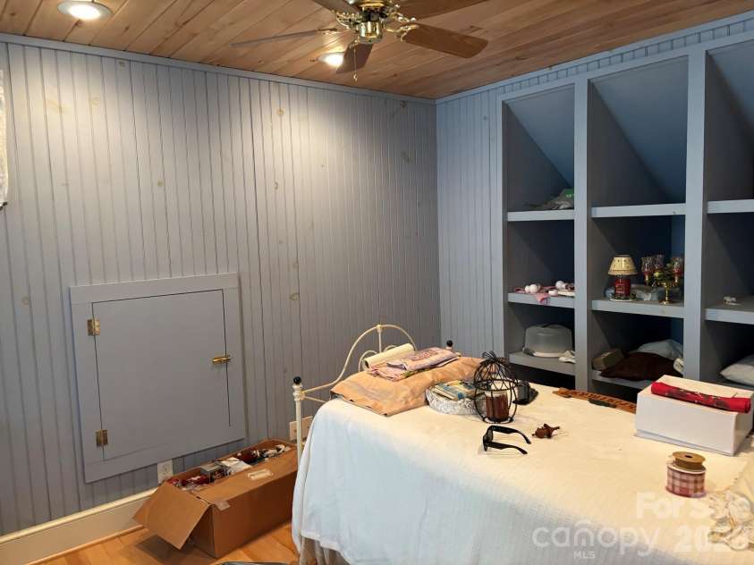 1661 Mckinney Mine Road, Spruce Pine, NC 28777.  MLS# CAR4436084, YatesRealty ID 57689. 