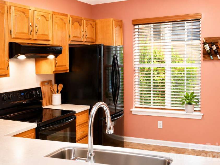 5965 Prescott Court, Charlotte, NC 28269.  MLS# CAR4360652, YatesRealty ID 5769. Kitchen