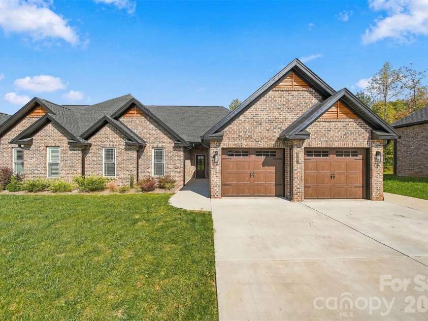 3331 48th Avenue, Hickory, NC 28601.  MLS# CAR4430072, YatesRealty ID 57690. 