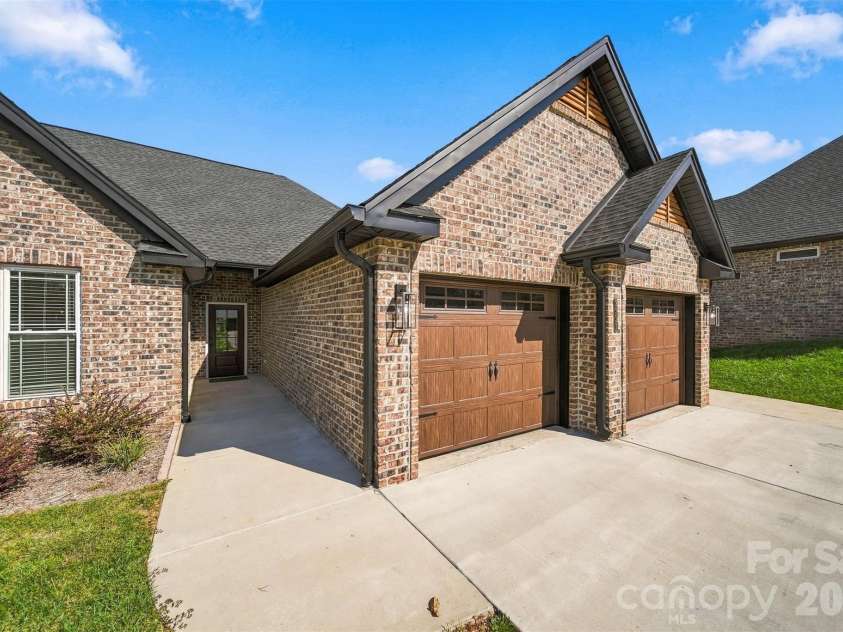 3331 48th Avenue, Hickory, NC 28601.  MLS# CAR4430072, YatesRealty ID 57690. 
