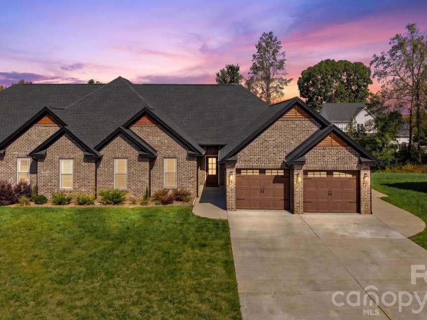 3331 48th Avenue, Hickory, NC 28601.  MLS# CAR4430072, YatesRealty ID 57690. 