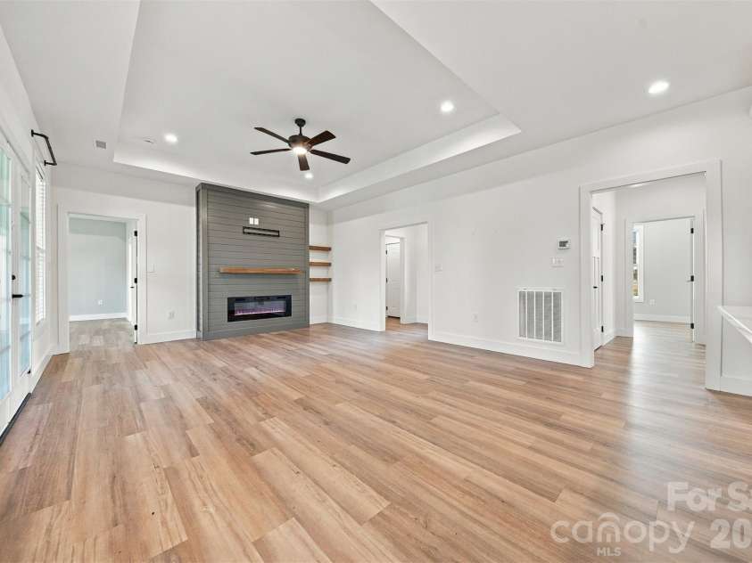 3331 48th Avenue, Hickory, NC 28601.  MLS# CAR4430072, YatesRealty ID 57690. 