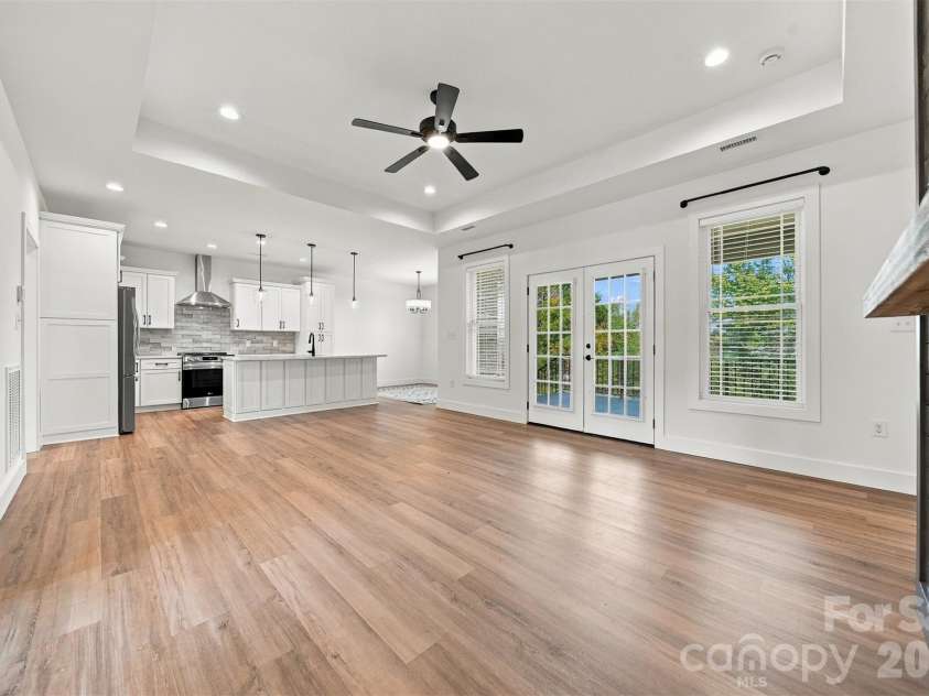 3331 48th Avenue, Hickory, NC 28601.  MLS# CAR4430072, YatesRealty ID 57690. 