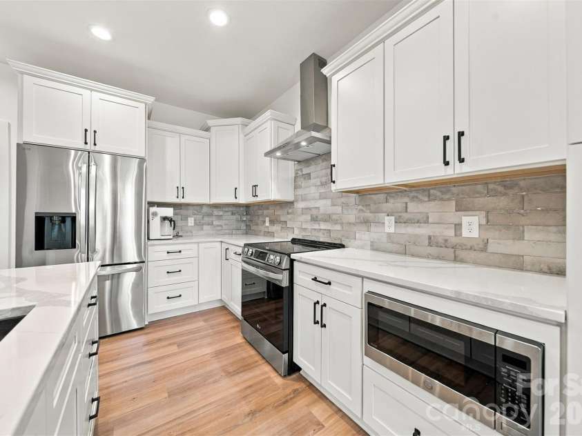 3331 48th Avenue, Hickory, NC 28601.  MLS# CAR4430072, YatesRealty ID 57690. 
