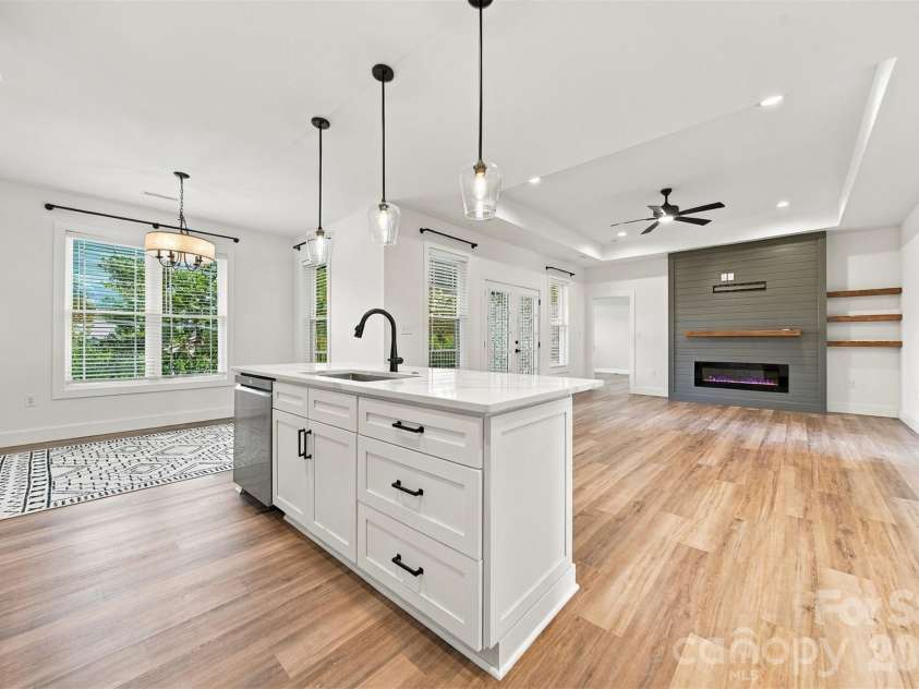 3331 48th Avenue, Hickory, NC 28601.  MLS# CAR4430072, YatesRealty ID 57690. 