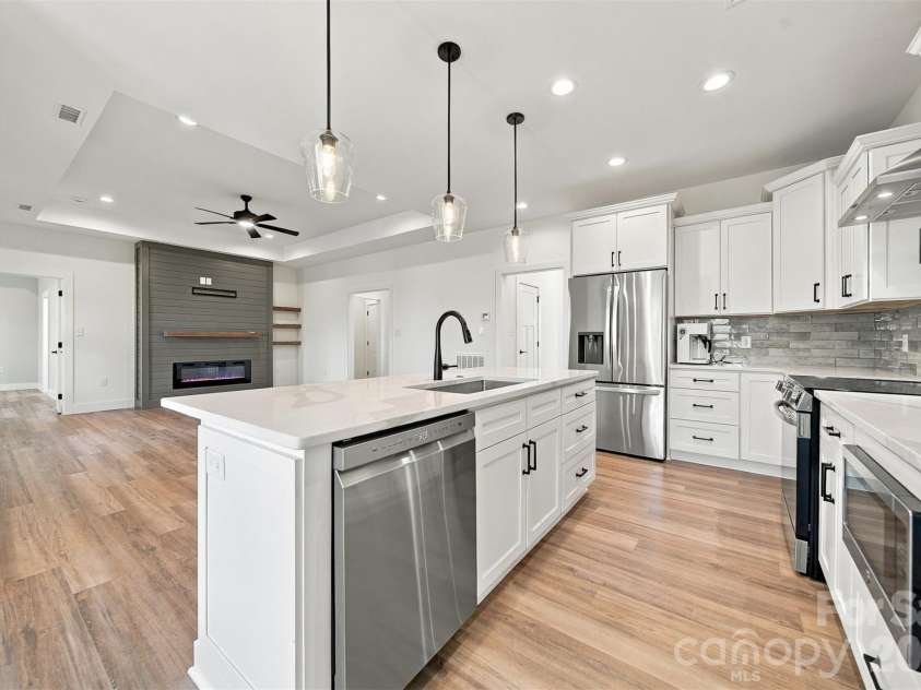 3331 48th Avenue, Hickory, NC 28601.  MLS# CAR4430072, YatesRealty ID 57690. 