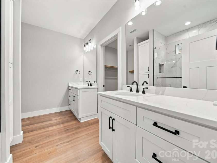 3331 48th Avenue, Hickory, NC 28601.  MLS# CAR4430072, YatesRealty ID 57690. 