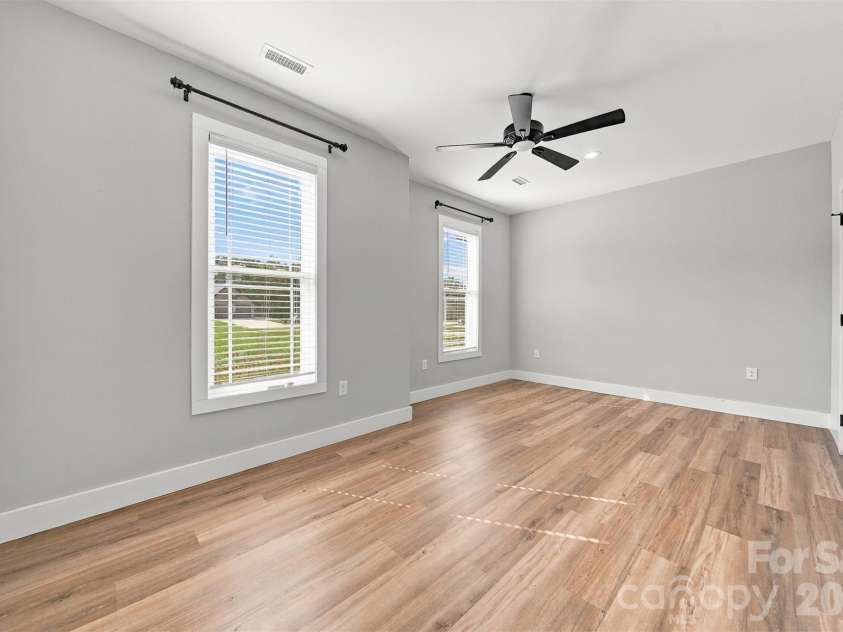 3331 48th Avenue, Hickory, NC 28601.  MLS# CAR4430072, YatesRealty ID 57690. 