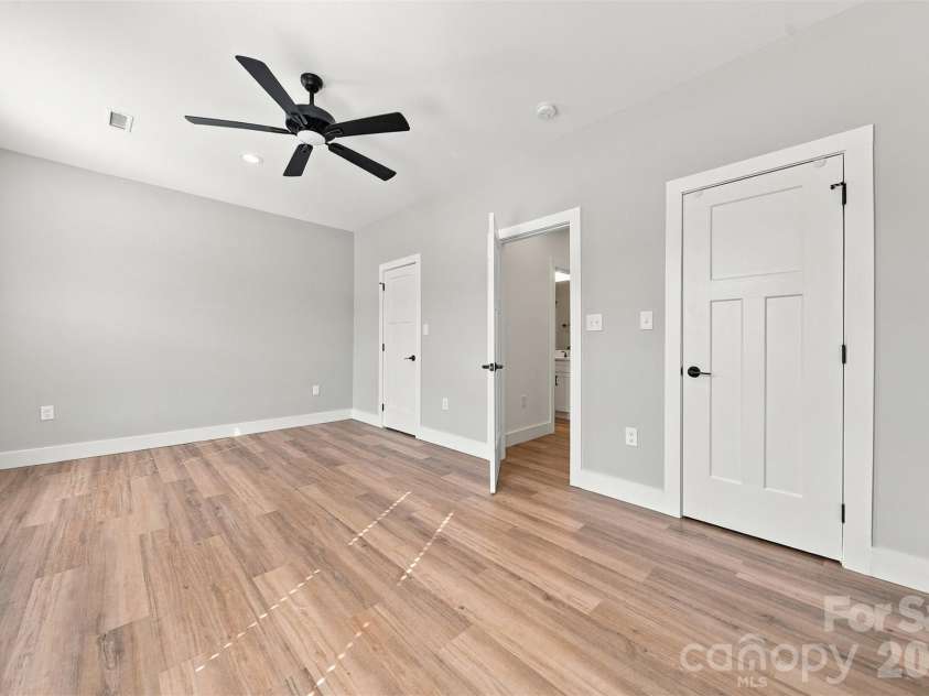 3331 48th Avenue, Hickory, NC 28601.  MLS# CAR4430072, YatesRealty ID 57690. 