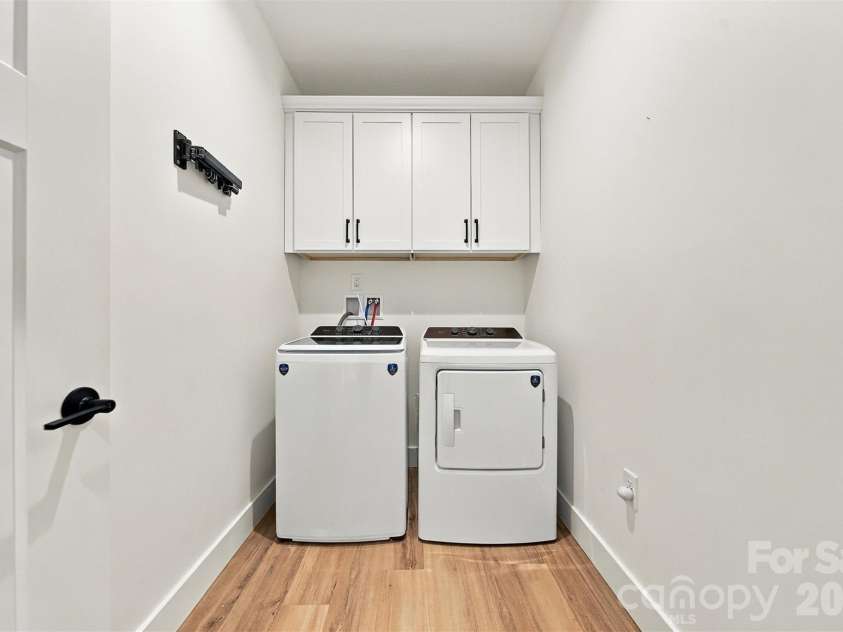 3331 48th Avenue, Hickory, NC 28601.  MLS# CAR4430072, YatesRealty ID 57690. 