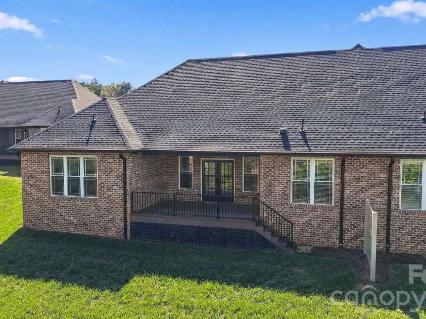 3331 48th Avenue, Hickory, NC 28601.  MLS# CAR4430072, YatesRealty ID 57690. 