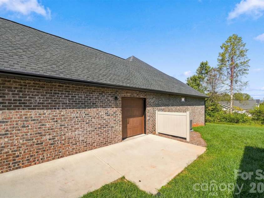 3331 48th Avenue, Hickory, NC 28601.  MLS# CAR4430072, YatesRealty ID 57690. 