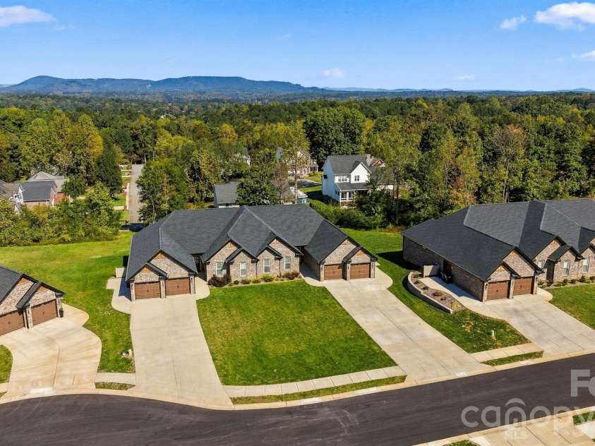 3331 48th Avenue, Hickory, NC 28601.  MLS# CAR4430072, YatesRealty ID 57690. 