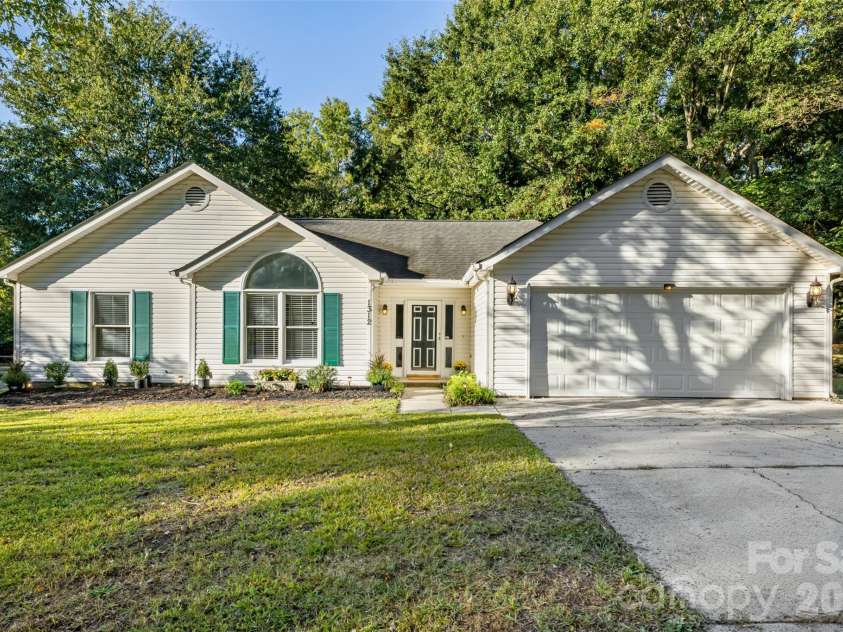 1312 Newfound Hollow Drive, Charlotte, NC 28214.  MLS# CAR4427413, YatesRealty ID 57695. 
