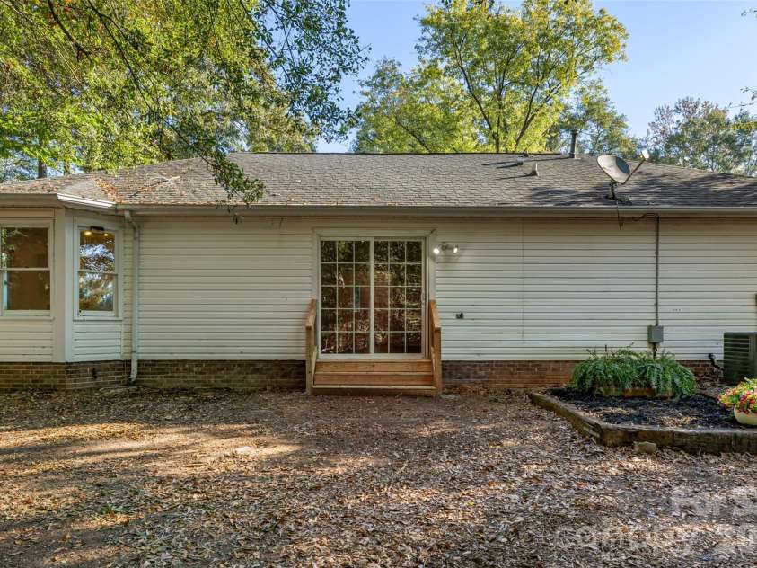 1312 Newfound Hollow Drive, Charlotte, NC 28214.  MLS# CAR4427413, YatesRealty ID 57695. 