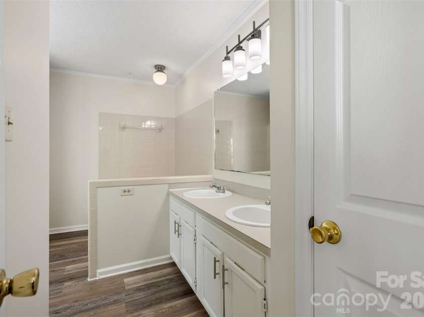 1312 Newfound Hollow Drive, Charlotte, NC 28214.  MLS# CAR4427413, YatesRealty ID 57695. Primary Bath