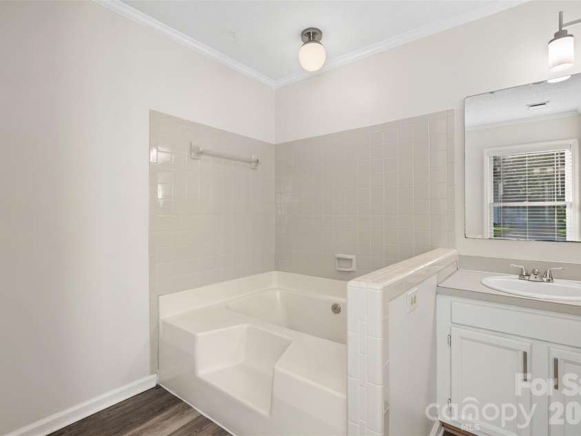 1312 Newfound Hollow Drive, Charlotte, NC 28214.  MLS# CAR4427413, YatesRealty ID 57695. Primary Bath