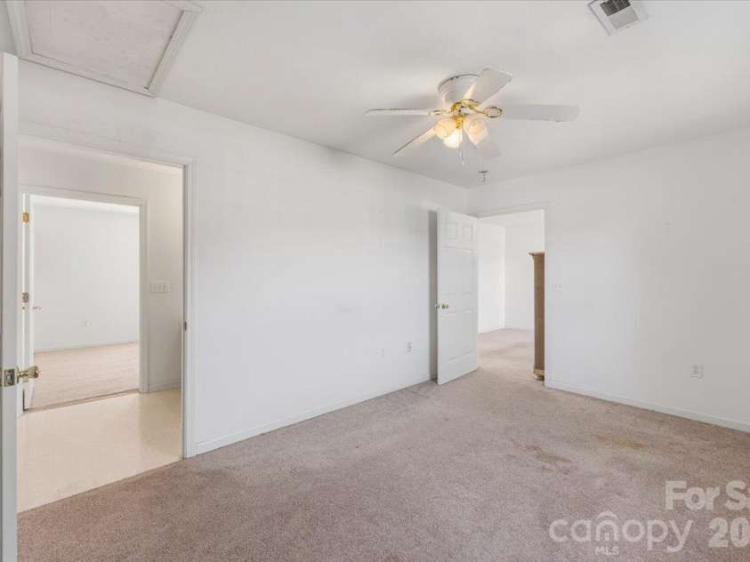 121 24th Street, Hickory, NC 28601.  MLS# CAR4436384, YatesRealty ID 57698. 