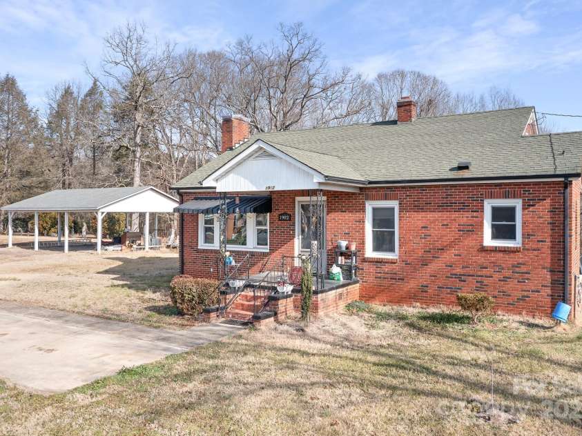 1902 Old Wilkesboro Road, Statesville, NC 28625.  MLS# CAR4220066, YatesRealty ID 5770. 