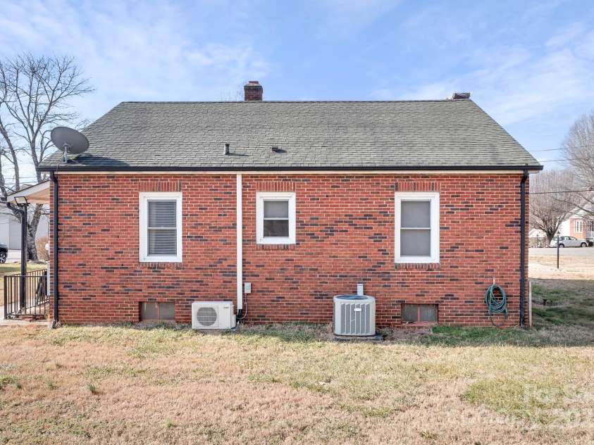 1902 Old Wilkesboro Road, Statesville, NC 28625.  MLS# CAR4220066, YatesRealty ID 5770. 