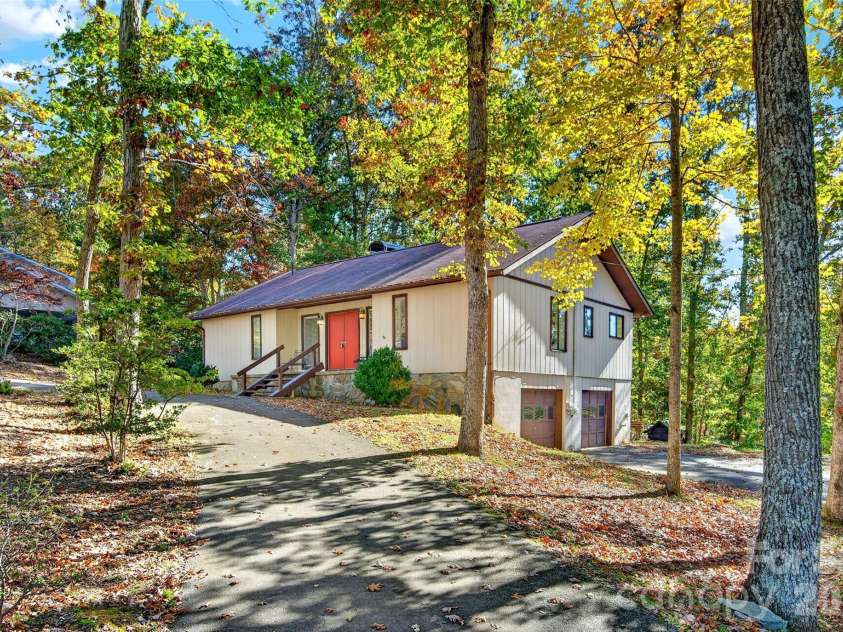 592 Carters Ridge Road, Spruce Pine, NC 28777.  MLS# CAR4436298, YatesRealty ID 57704. 