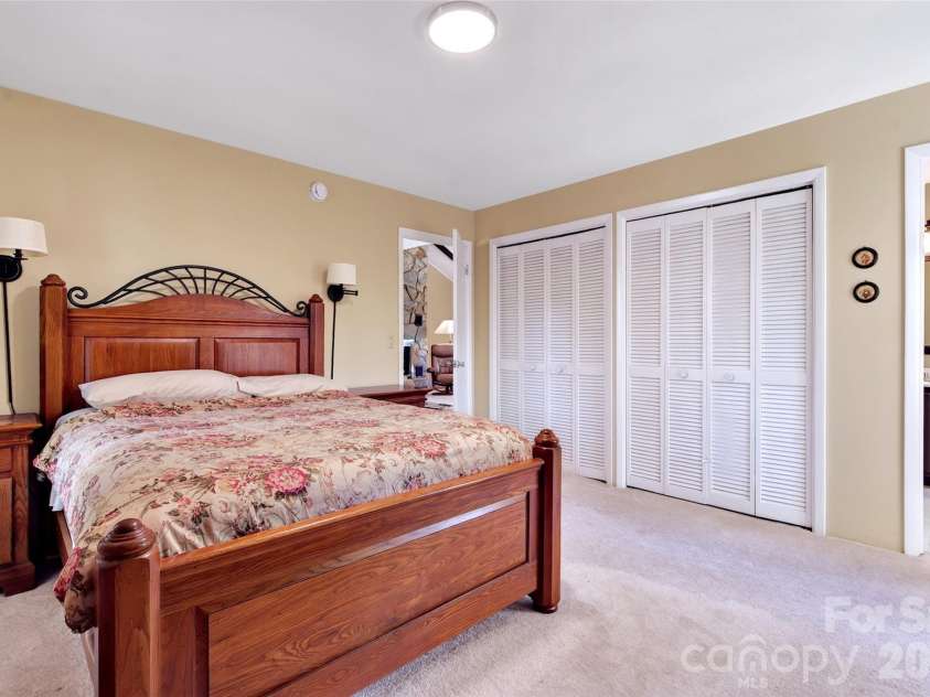 592 Carters Ridge Road, Spruce Pine, NC 28777.  MLS# CAR4436298, YatesRealty ID 57704. 
