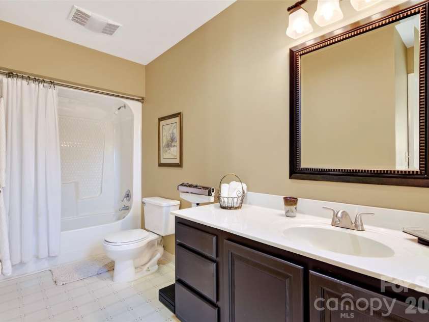 592 Carters Ridge Road, Spruce Pine, NC 28777.  MLS# CAR4436298, YatesRealty ID 57704. 