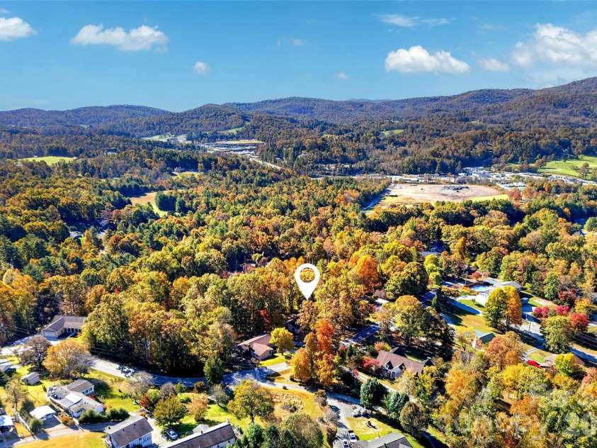 592 Carters Ridge Road, Spruce Pine, NC 28777.  MLS# CAR4436298, YatesRealty ID 57704. 