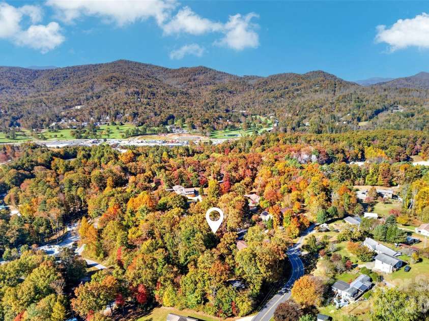592 Carters Ridge Road, Spruce Pine, NC 28777.  MLS# CAR4436298, YatesRealty ID 57704. 