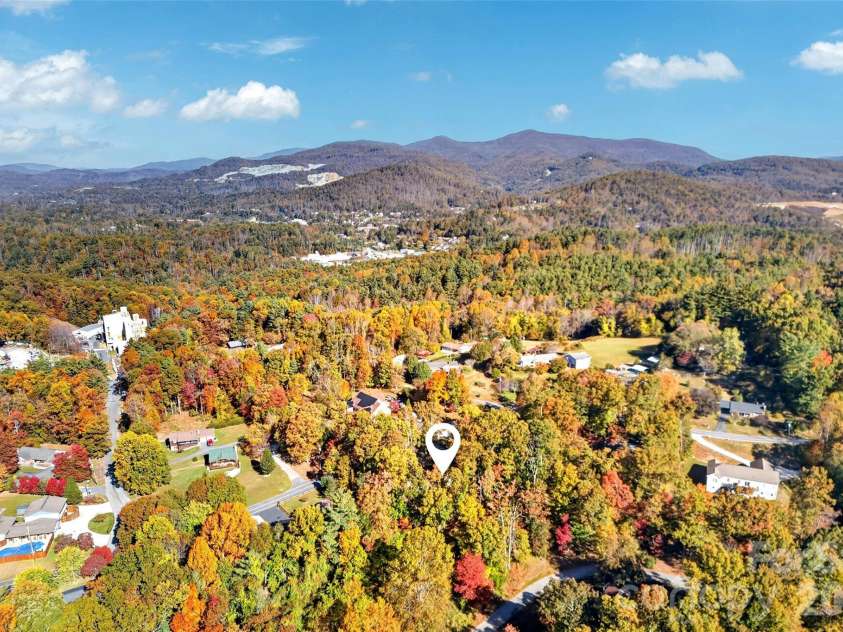 592 Carters Ridge Road, Spruce Pine, NC 28777.  MLS# CAR4436298, YatesRealty ID 57704. 