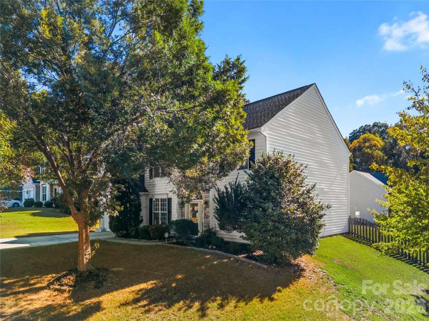 2602 Mullis Lane, Matthews, NC 28105.  MLS# CAR4436447, YatesRealty ID 57706. 