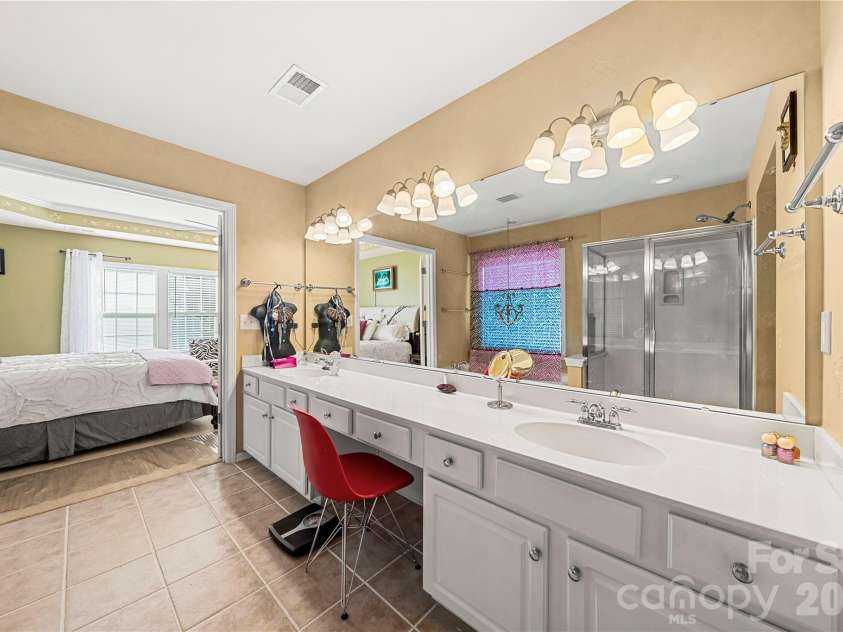 2602 Mullis Lane, Matthews, NC 28105.  MLS# CAR4436447, YatesRealty ID 57706. 