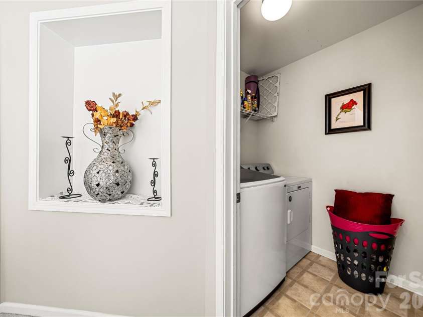 2602 Mullis Lane, Matthews, NC 28105.  MLS# CAR4436447, YatesRealty ID 57706. 