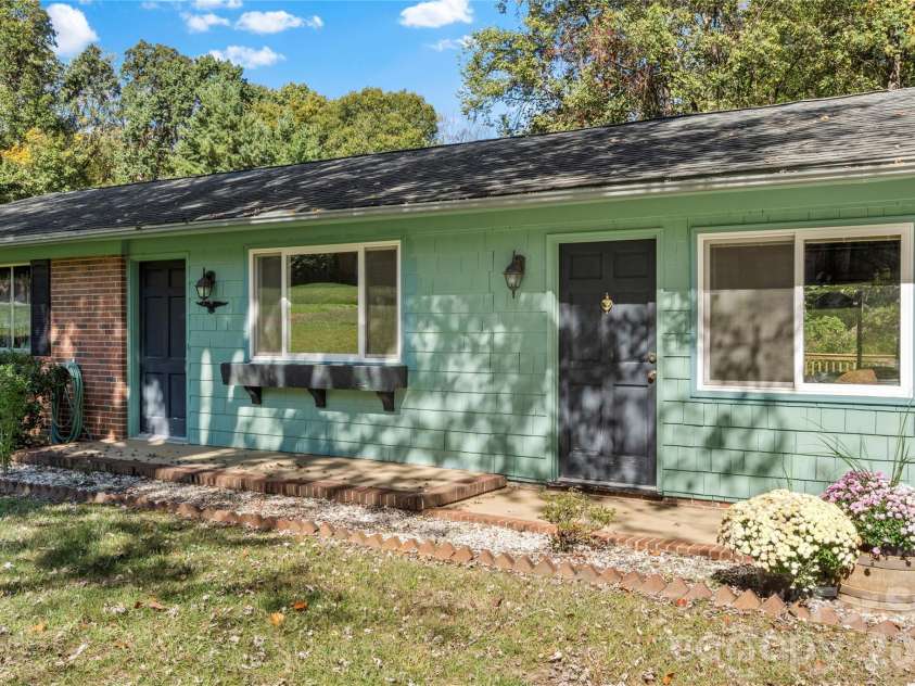 3797 Sandalwood Lane, Winston Salem, NC 27106.  MLS# CAR4436482, YatesRealty ID 57708. 