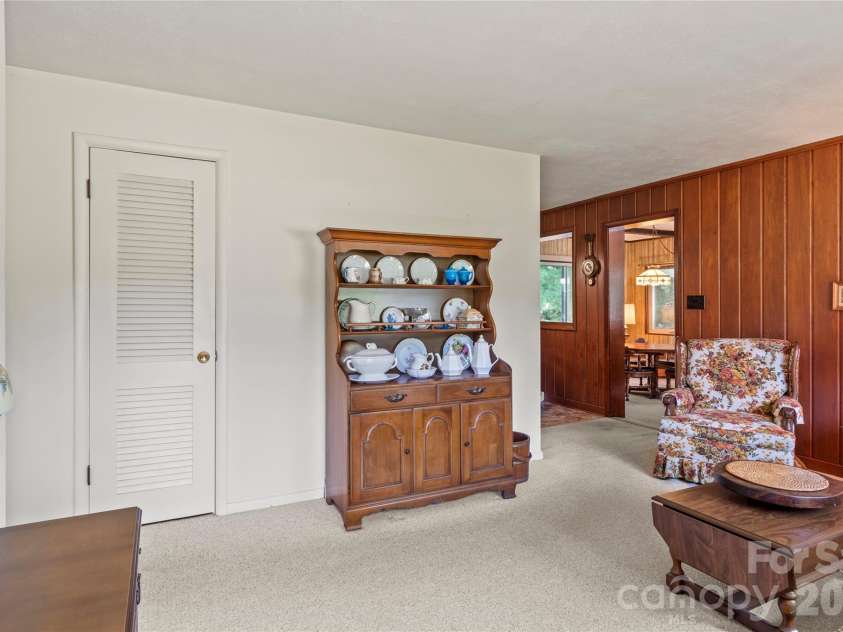 3797 Sandalwood Lane, Winston Salem, NC 27106.  MLS# CAR4436482, YatesRealty ID 57708. 