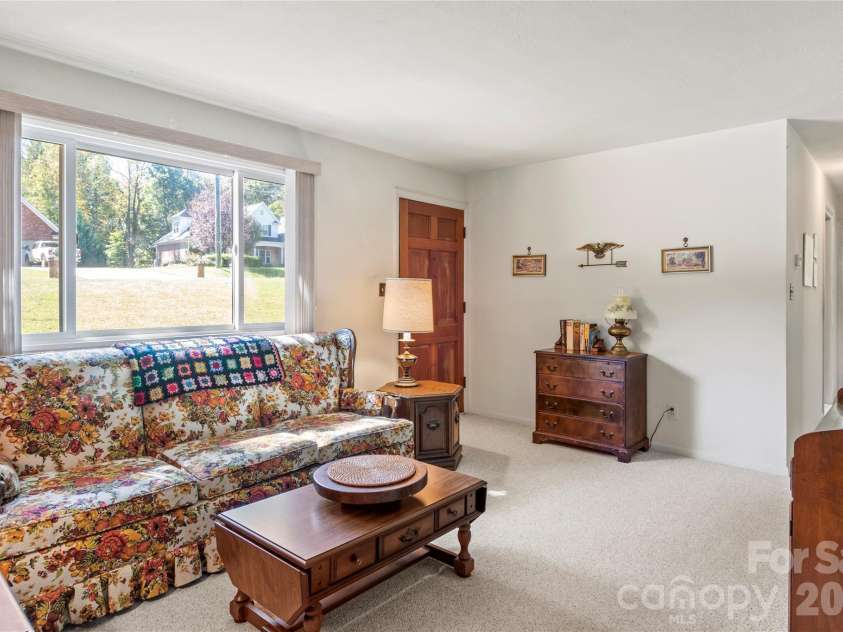 3797 Sandalwood Lane, Winston Salem, NC 27106.  MLS# CAR4436482, YatesRealty ID 57708. 