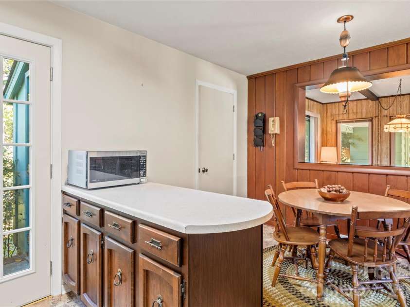 3797 Sandalwood Lane, Winston Salem, NC 27106.  MLS# CAR4436482, YatesRealty ID 57708. 
