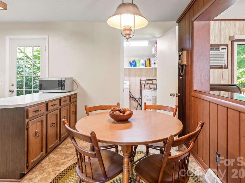 3797 Sandalwood Lane, Winston Salem, NC 27106.  MLS# CAR4436482, YatesRealty ID 57708. 