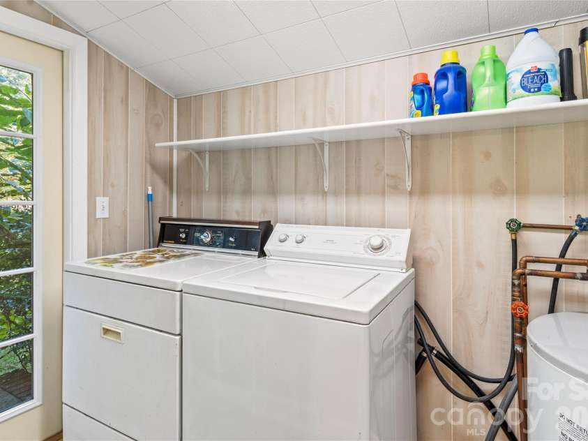3797 Sandalwood Lane, Winston Salem, NC 27106.  MLS# CAR4436482, YatesRealty ID 57708. 