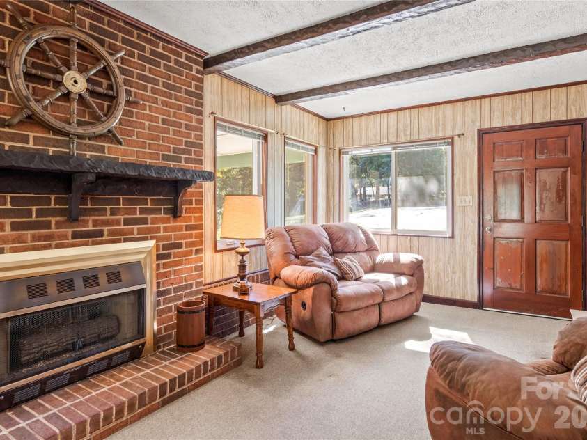 3797 Sandalwood Lane, Winston Salem, NC 27106.  MLS# CAR4436482, YatesRealty ID 57708. 
