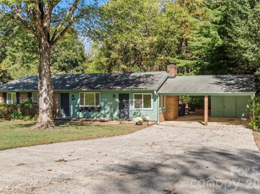 3797 Sandalwood Lane, Winston Salem, NC 27106.  MLS# CAR4436482, YatesRealty ID 57708. 