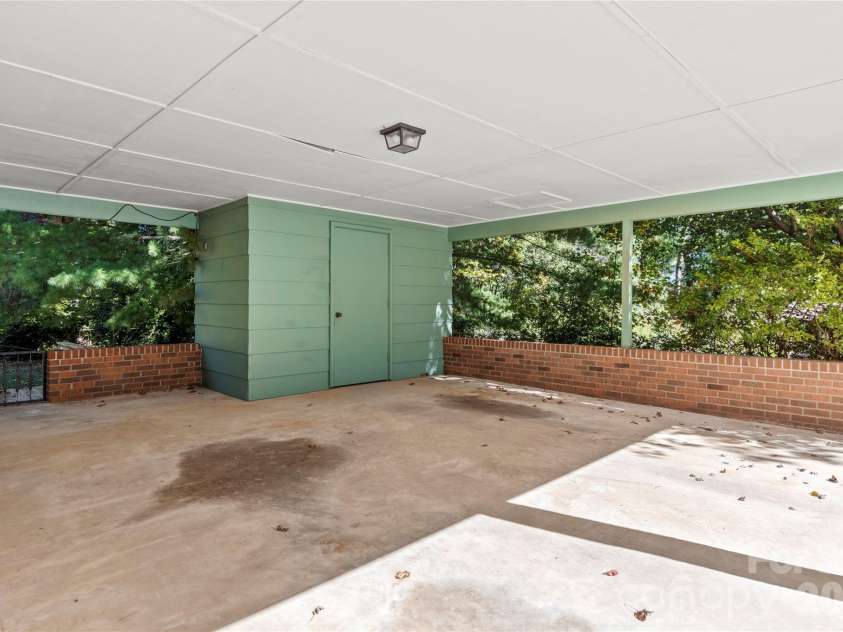 3797 Sandalwood Lane, Winston Salem, NC 27106.  MLS# CAR4436482, YatesRealty ID 57708. 