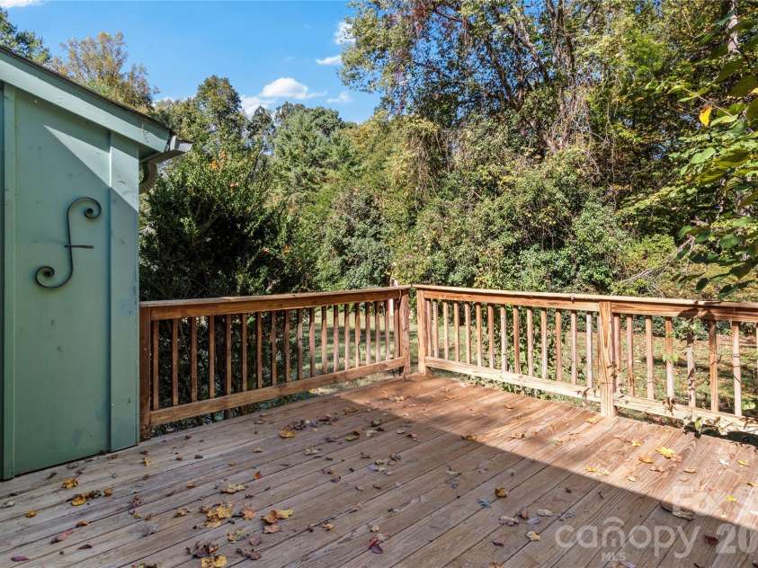 3797 Sandalwood Lane, Winston Salem, NC 27106.  MLS# CAR4436482, YatesRealty ID 57708. 