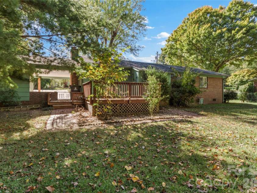 3797 Sandalwood Lane, Winston Salem, NC 27106.  MLS# CAR4436482, YatesRealty ID 57708. 