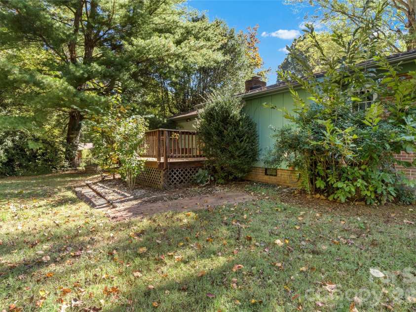 3797 Sandalwood Lane, Winston Salem, NC 27106.  MLS# CAR4436482, YatesRealty ID 57708. 