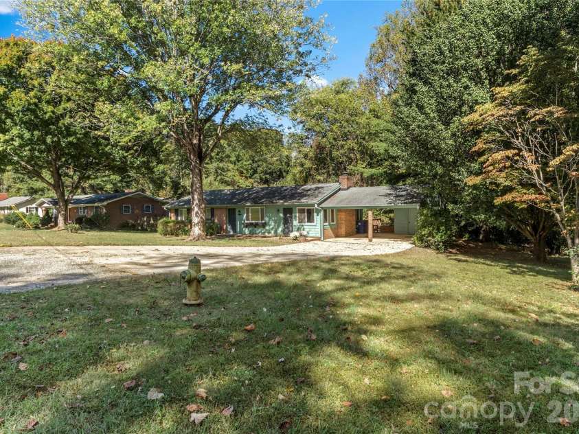 3797 Sandalwood Lane, Winston Salem, NC 27106.  MLS# CAR4436482, YatesRealty ID 57708. 