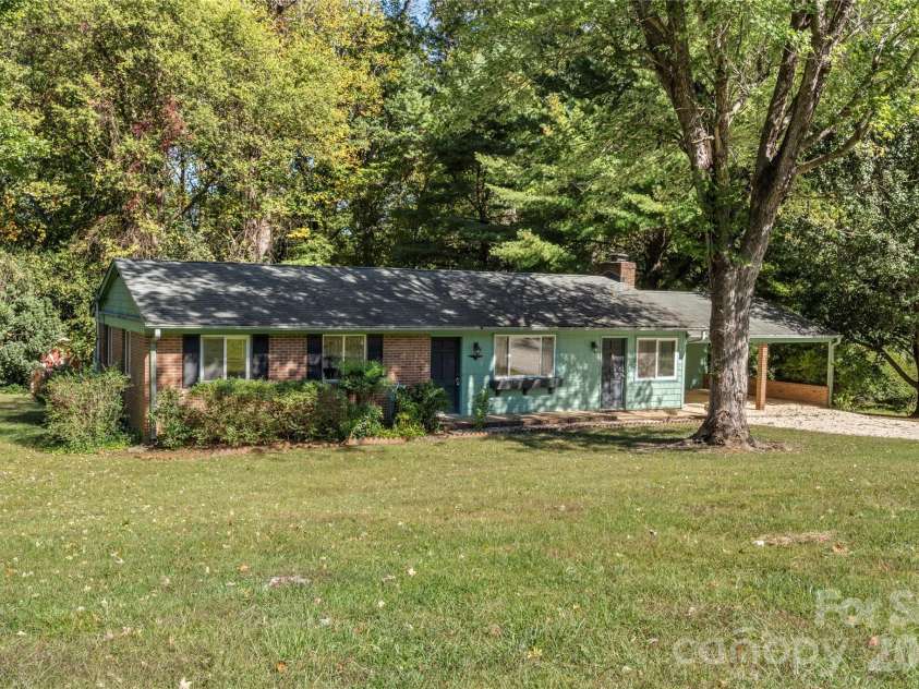 3797 Sandalwood Lane, Winston Salem, NC 27106.  MLS# CAR4436482, YatesRealty ID 57708. 