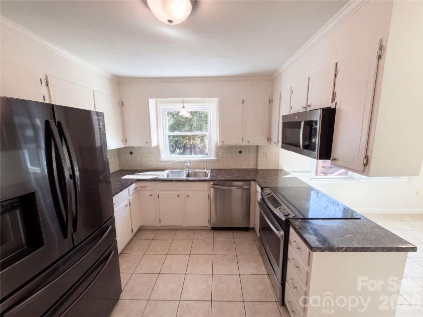 12006 Painted Tree Road, Charlotte, NC 28226.  MLS# CAR4436220, YatesRealty ID 57711. 